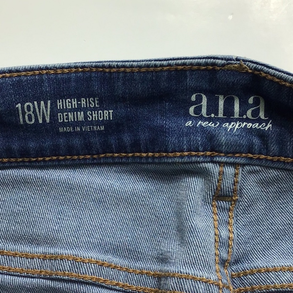 🌼3/$13🌼BUNDLE DEAL! a.n.a High Rise Blue Denim Short - Picture 10 of 11